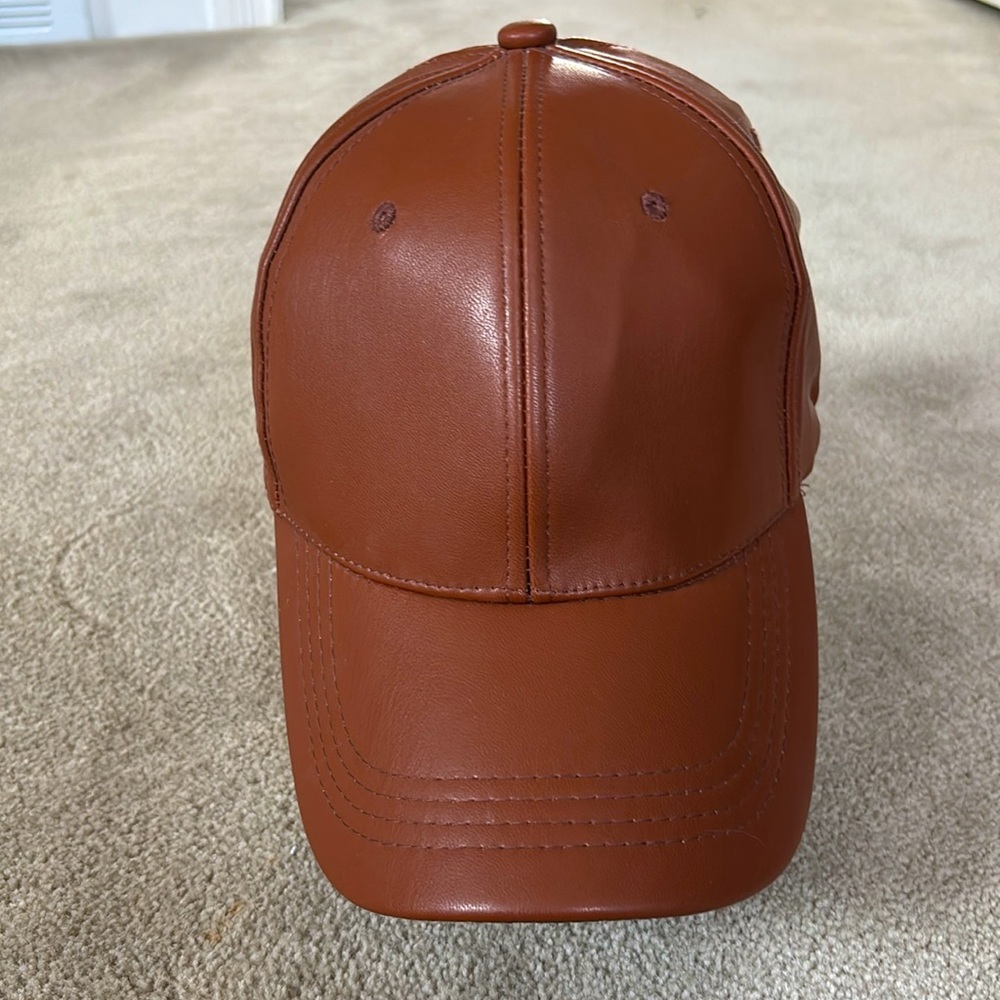 Faux leather baseball cap in cognac